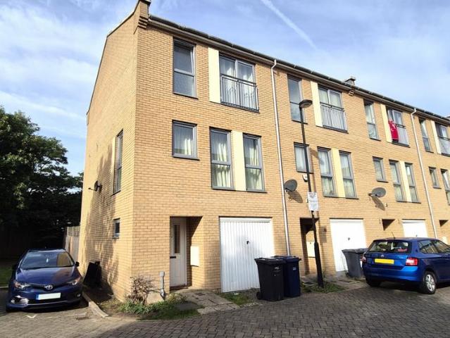 House for sale in Burnt Oak, Greater London