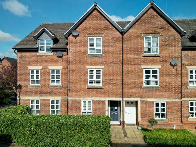 House for sale in Oughtrington, Lymm