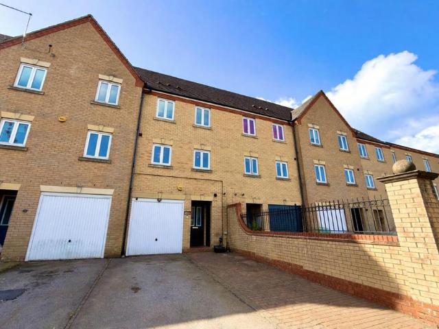 House for sale in Grange Park, Northamptonshire