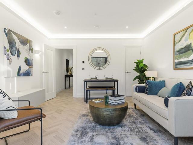 House for sale in Little Stanmore, Greater London