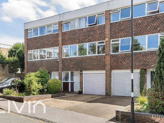 House for sale in London Borough of Croydon, Addiscombe