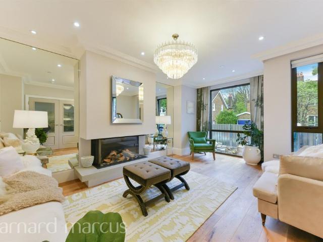 House for sale in Dulwich Village, Greater London