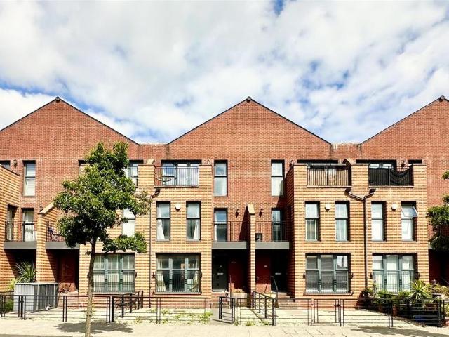 House for sale in SA1 Swansea Waterfront, Nangreaves
