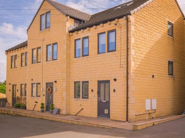 House for sale in Rastrick, West Yorkshire