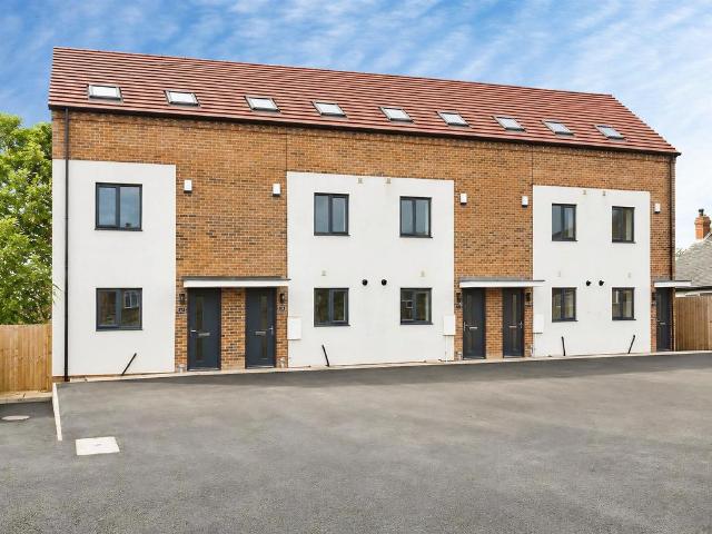 House for sale in Kinsley, West Yorkshire