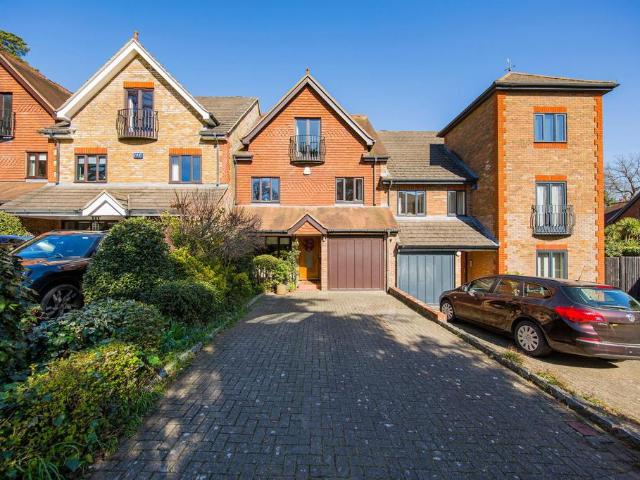 House for sale in Hawkenbury, Sandown Park