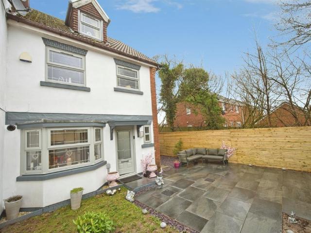 House for sale in Tonyrefail, Coedely