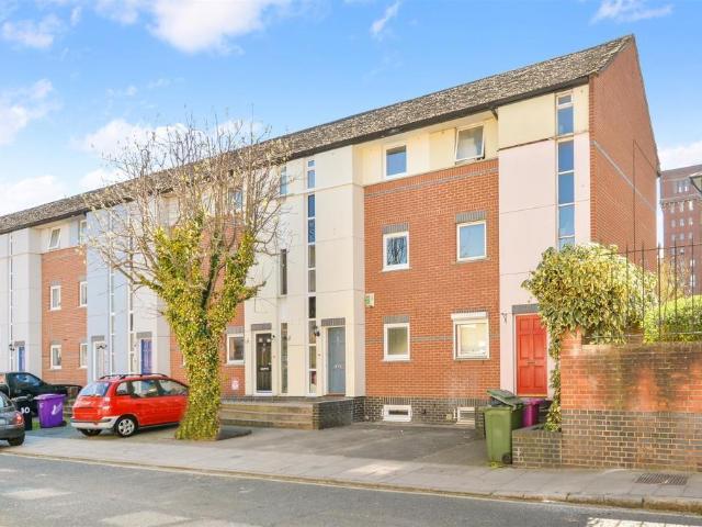 House for sale in Old Ford, Bow