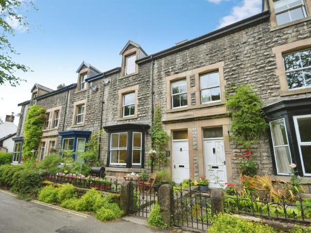 House for sale in Miller's Dale, Charlesworth