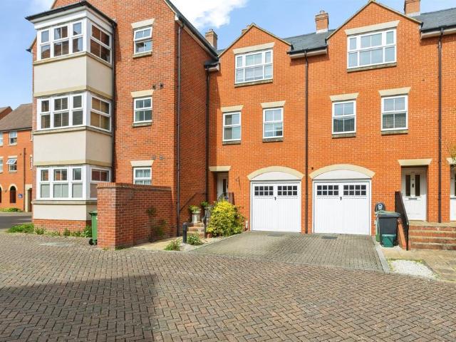 House for sale in Caldecott, Dromore