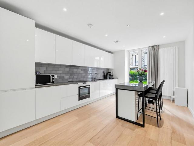 House for sale in Silvertown, Greater London