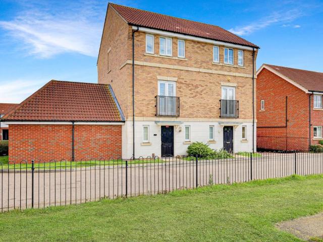 House for sale in Lee Chapel, Essex