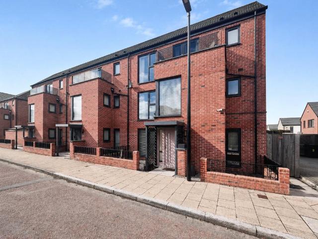 House for sale in Ledston, West Yorkshire