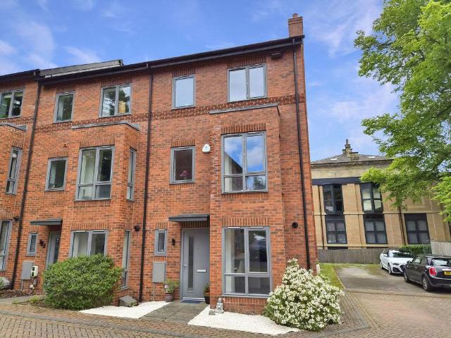 House for sale in Hyde Park, West Yorkshire