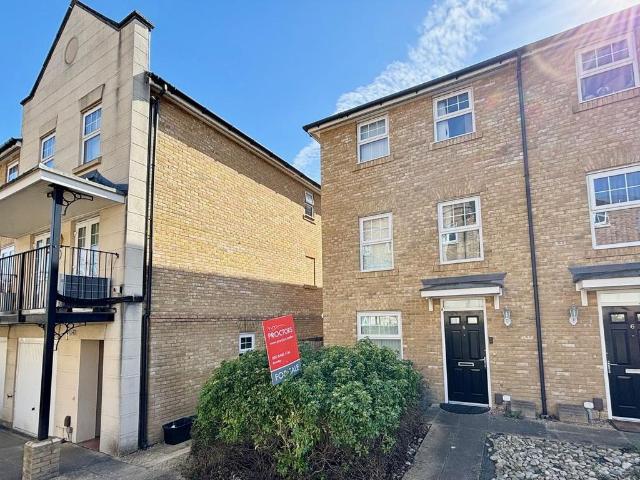 House for sale in Greater London