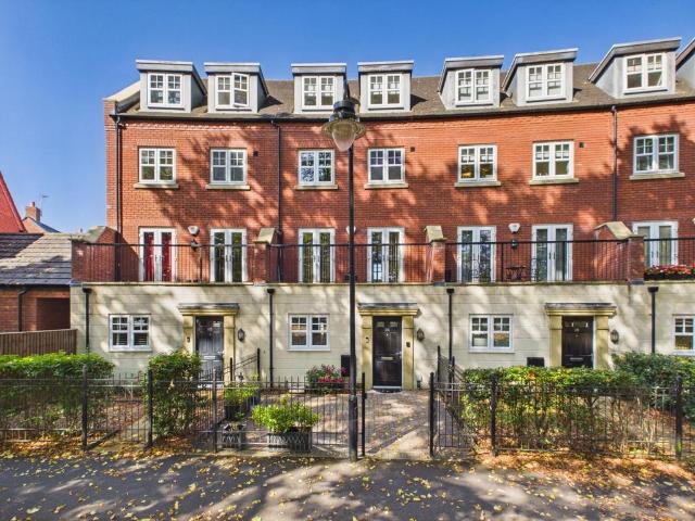 House for sale in Upton-by-Chester, Two Mills