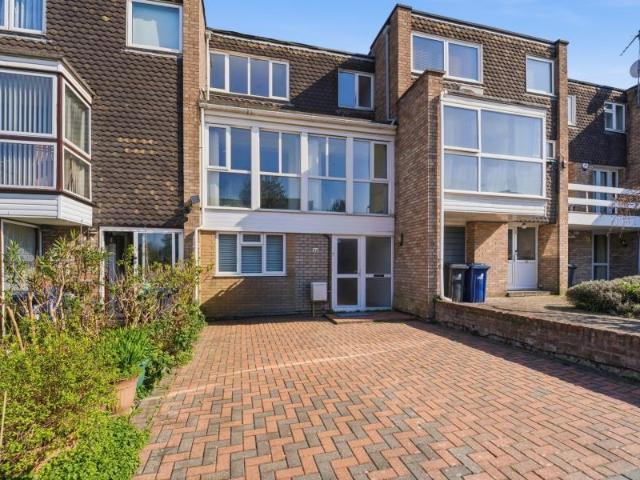 House for sale in London Borough of Ealing, Perivale