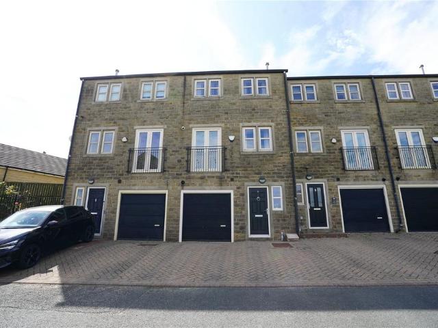 House for sale in Queensbury, West Yorkshire