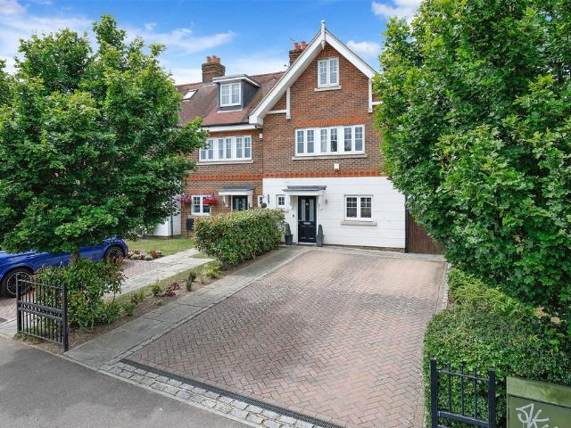 House for sale in Nork, Red Hill