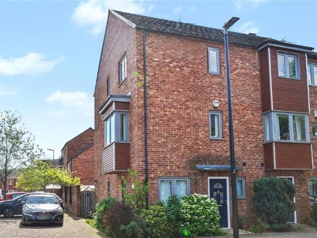 House for sale in Allerton Bywater, West Yorkshire