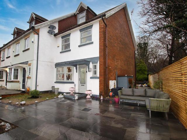 House for sale in Tonyrefail, Coedely