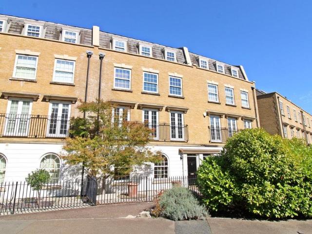 House for sale in Eden Park, Greater London