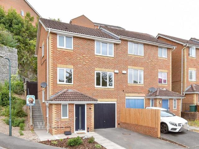 House for sale in Chatham