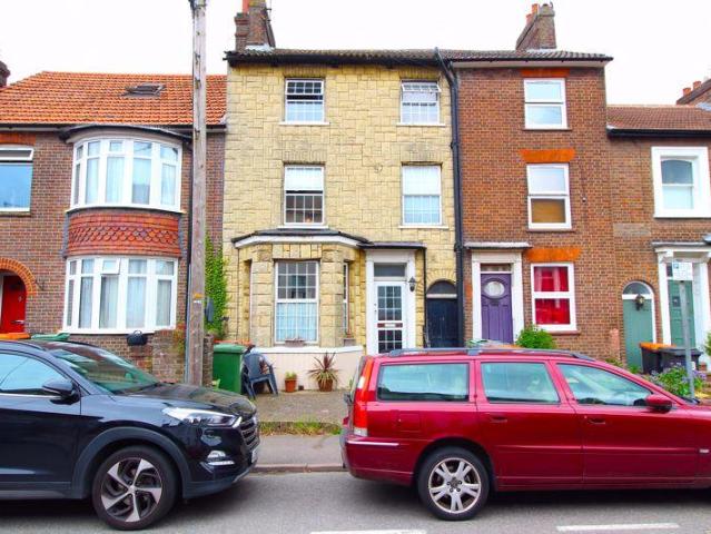 House for sale in Dunstable, Central Bedfordshire