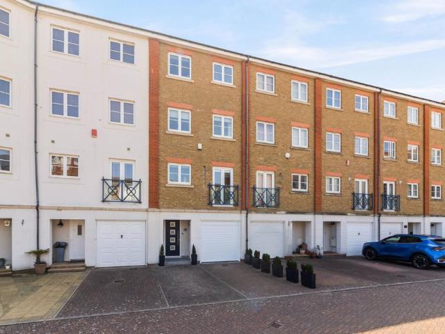 House for sale in Sovereign Harbour, Eastbourne