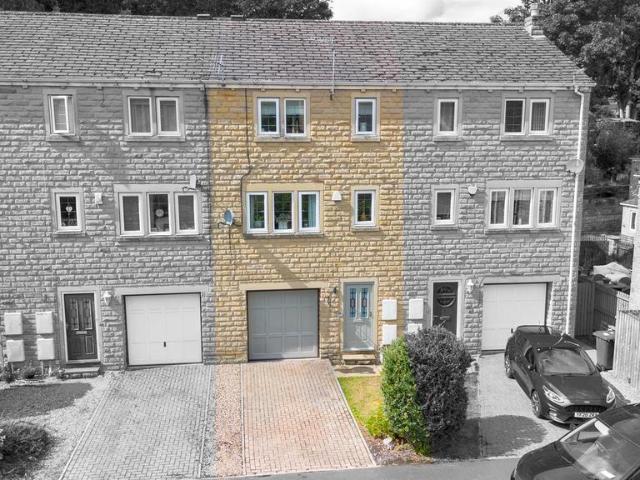 House for sale in Holme Valley, Brockholes