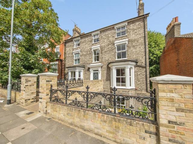 House for sale in Key Street, Suffolk
