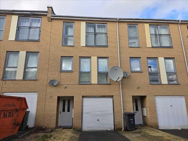House for sale in Burnt Oak, Greater London