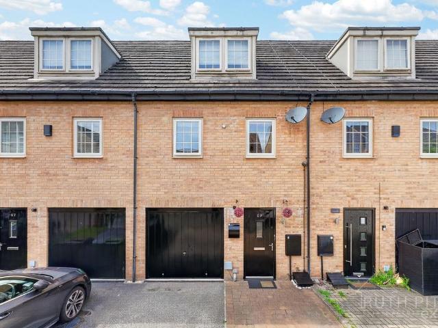 House for sale in Ackworth Moor Top, West Yorkshire