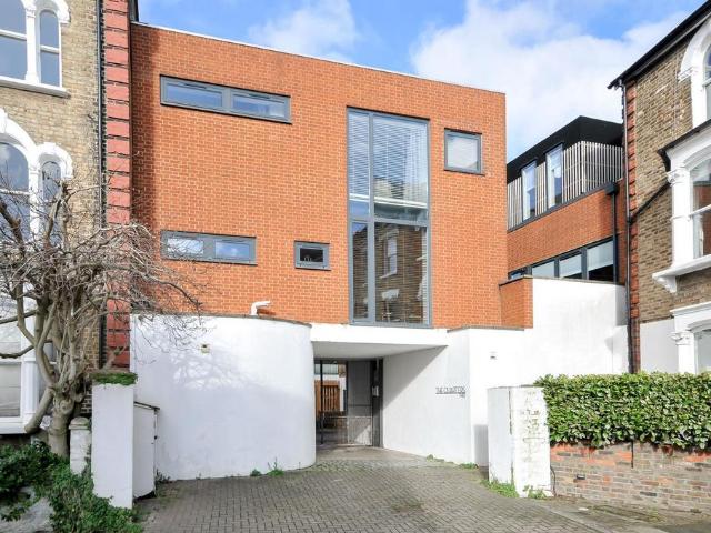 House for sale in Stoke Newington, Greater London