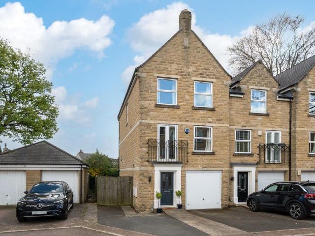 House for sale in Birkenshaw, West Yorkshire