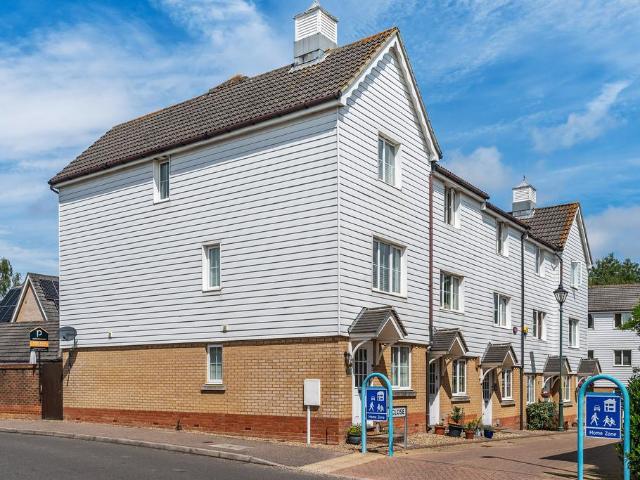 House for sale in The Butts, Kent