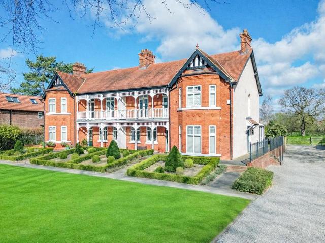 House for sale in High Field, York
