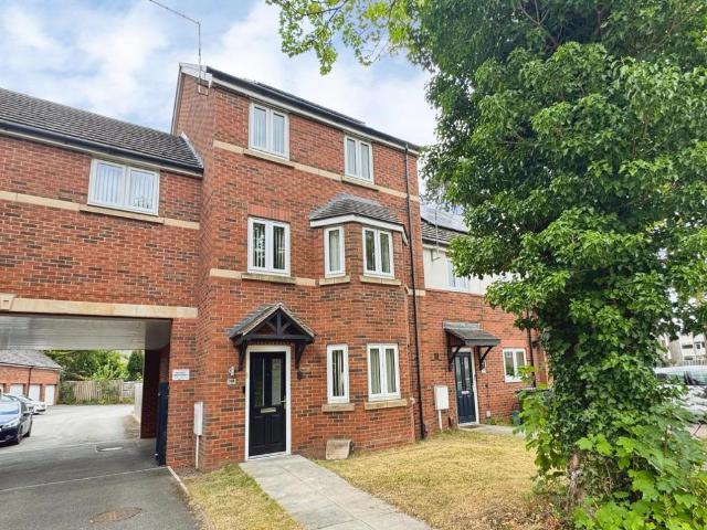 House for sale in Emscote, Green Close