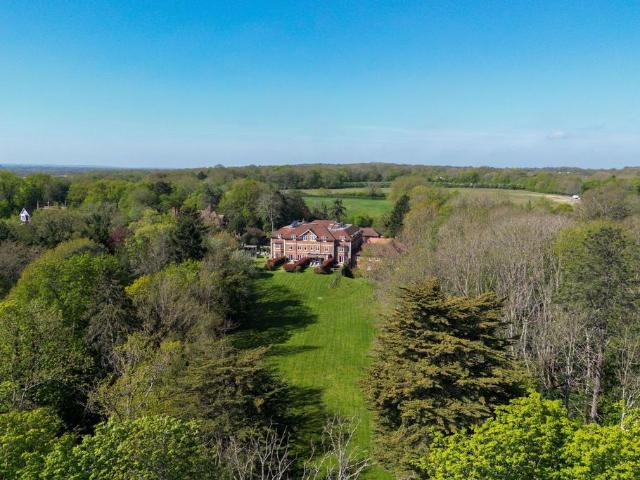 House for sale in Hillview, Surrey