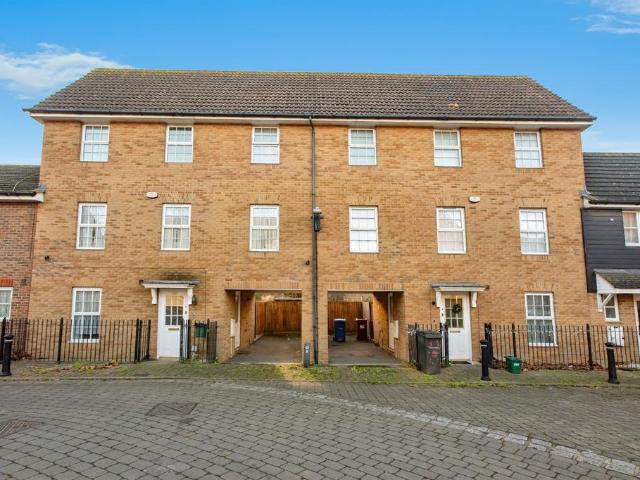 House for sale in Purfleet, Essex