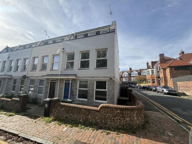 House for sale in Holywell, Eastbourne