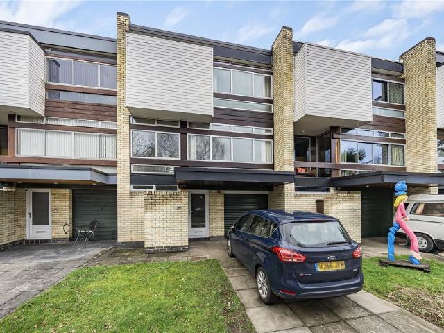 House for sale in Hampton Hill, Greater London