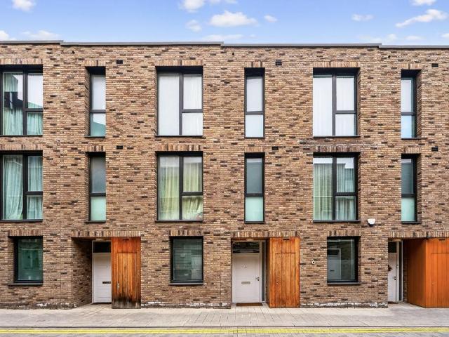 House for sale in Silvertown, Greater London
