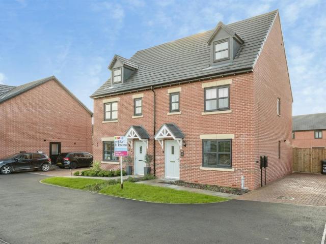 House for sale in Edenthorpe, South Yorkshire