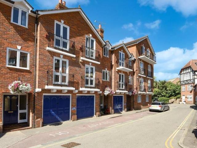 House for sale in Eton