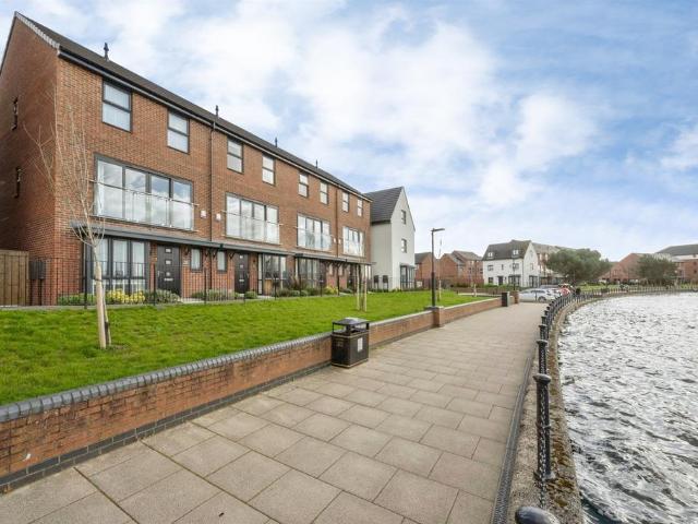 House for sale in Lakeside, South Yorkshire
