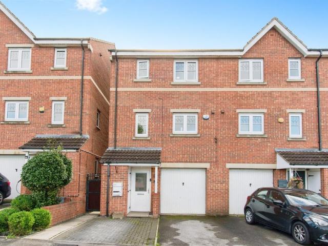 House for sale in Whitwood, West Yorkshire