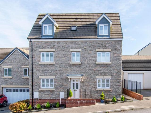 House for sale in Lamellion, Cornwall