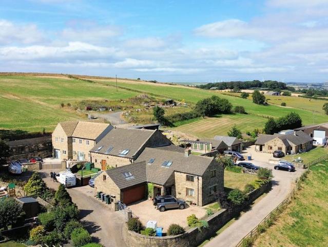 House for sale in Hoylandswaine, South Yorkshire