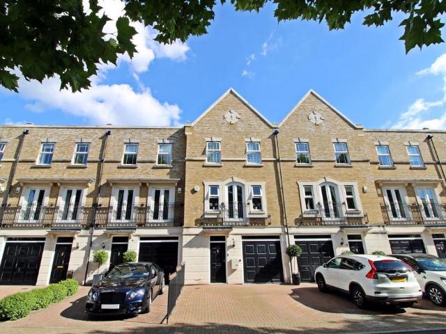 House for sale in Eden Park, Greater London